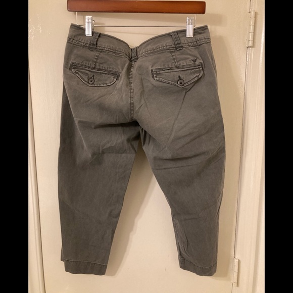 American Eagle Capris. Double Button Waist Button Pockets. Gray Size 4. Shorts - Picture 7 of 8
